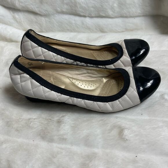 Dexflex Comfort off white quilted and black patent wedge slip on shoes size 11 - Picture 1 of 9
